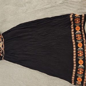 Strapless Black Dress W/ Floral Detail.